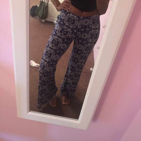 Blue & White Paisley Flowy Pants - Picture 3 of 3